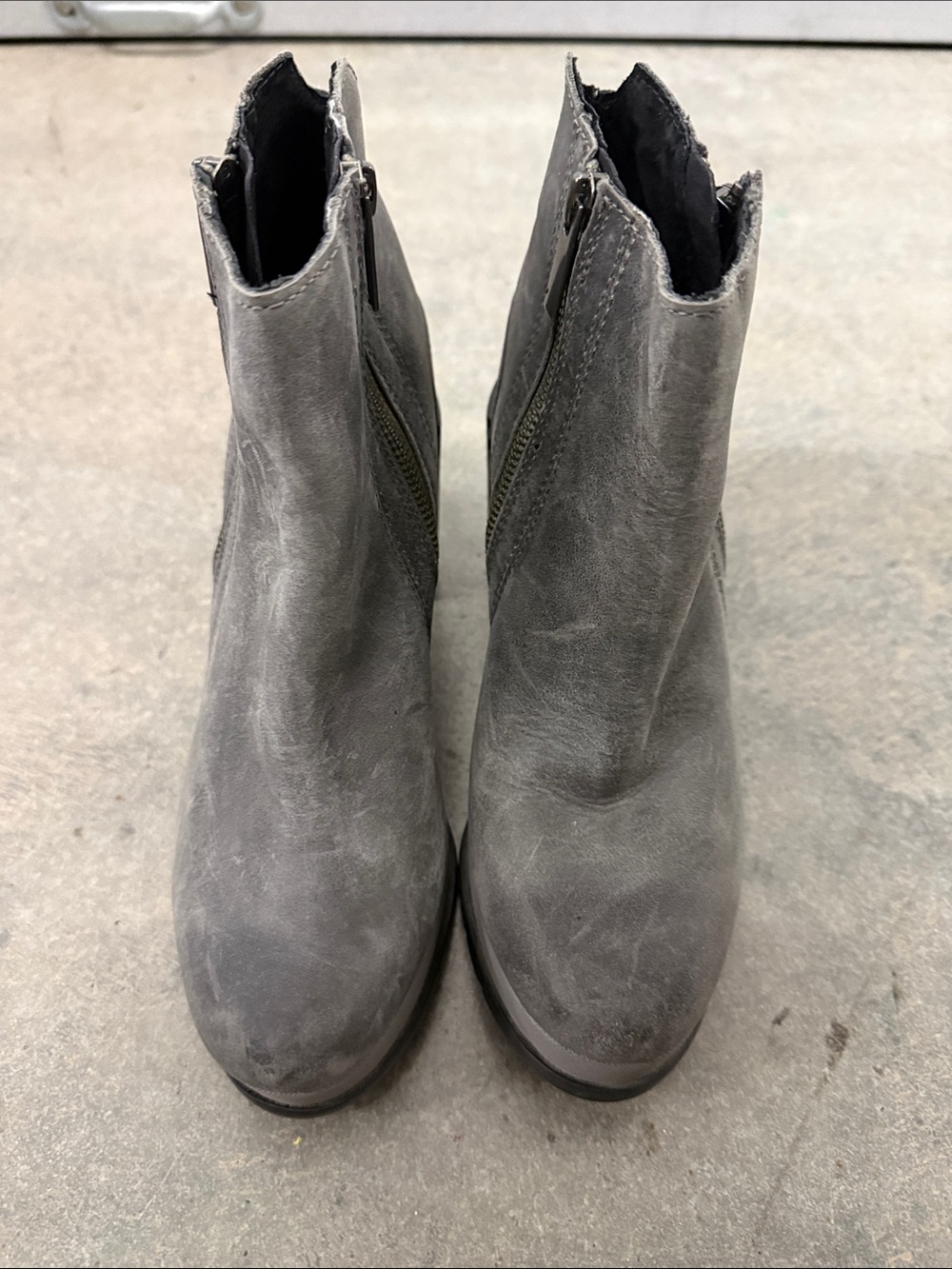 Sorel Gray Leather Ankle Booties with Side Zipper